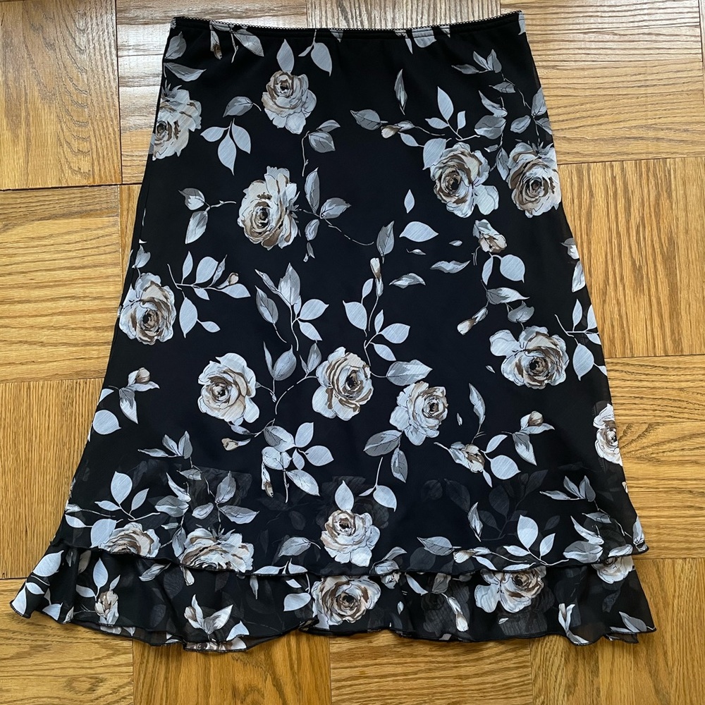 SKIRTOLOGY Black and White Floral Midi Skirt Size Medium